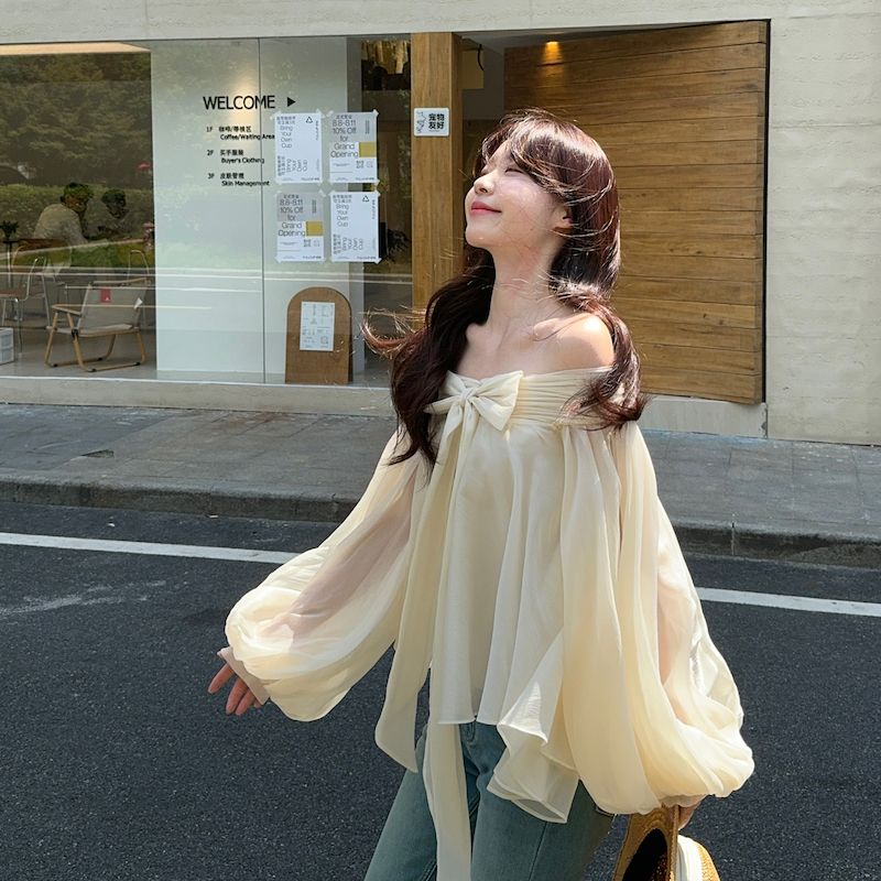 Asymmetric Top Women - フレンチスタイルオフショルダーパフスリーブシャツ女性初秋非対称リボンユニークなデザインエレガントトップスイートトップ