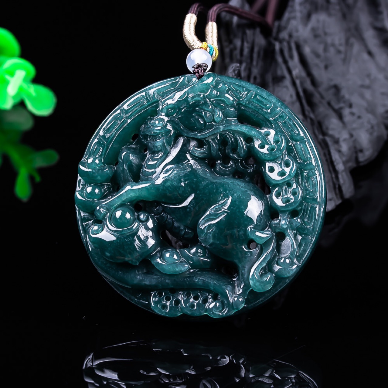 Women Fashion Necklace - ビルマ翡翠ドラゴンペンダント宝石本物の翡翠のギフト女性のためのネックレスチャームヴィンテージファッションアクセサリー高級