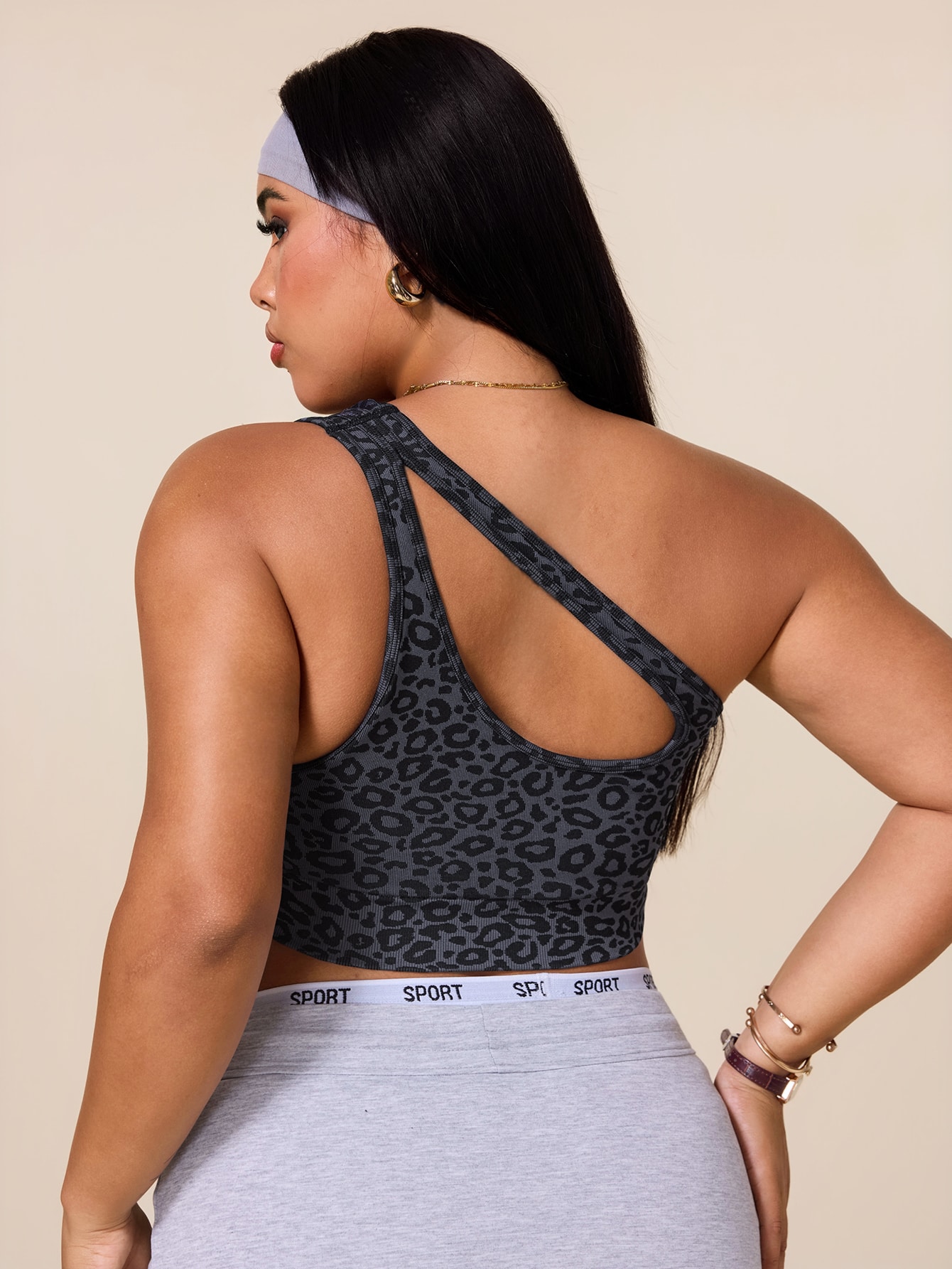 女性用プラスサイズ非対称スポーツブラ レオパード柄カットアウ - Asymmetric Top Women のレビューと価格