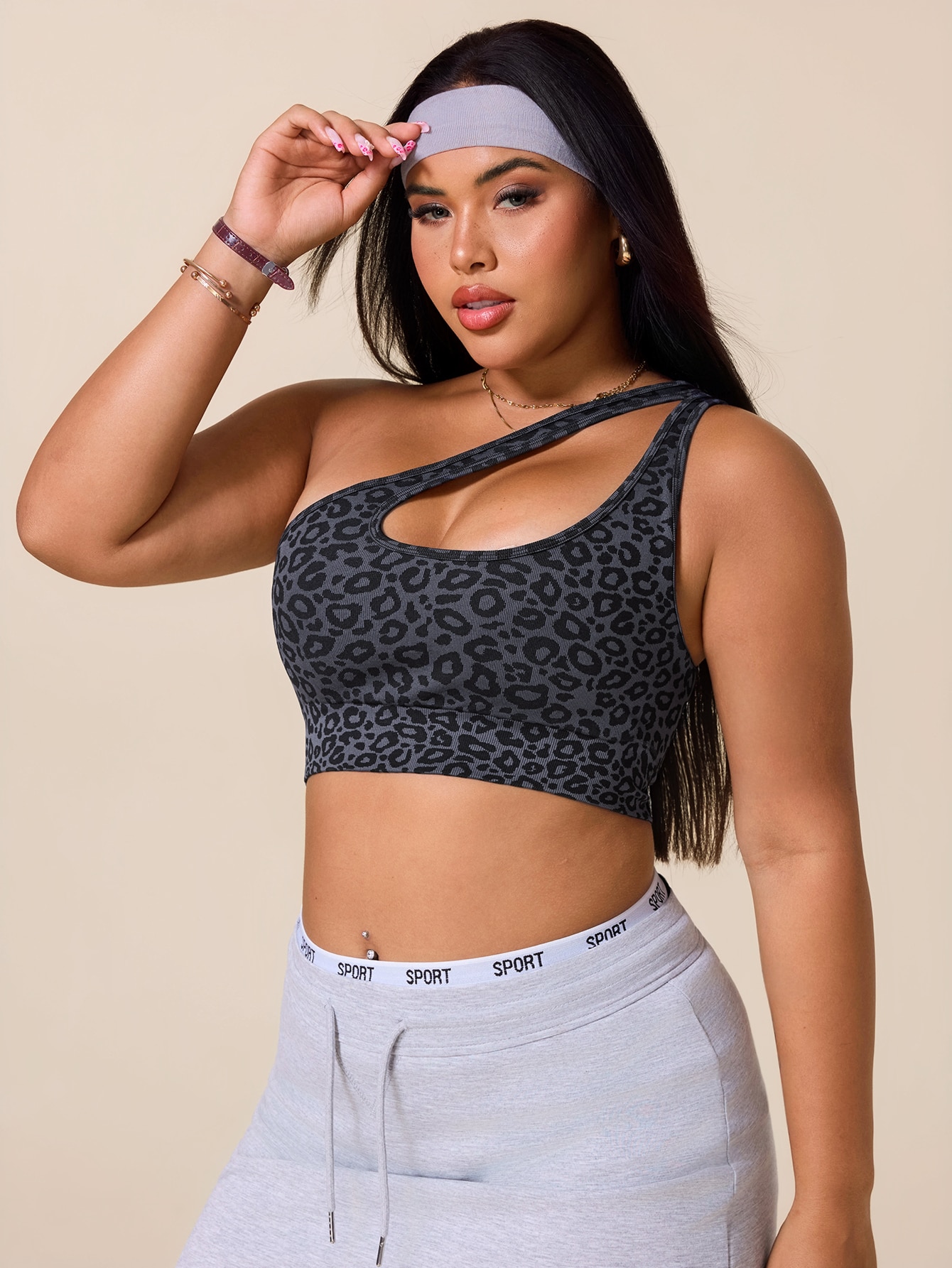女性用プラスサイズ非対称スポーツブラ レオパード柄カットアウ - Asymmetric Top Women のレビューと価格