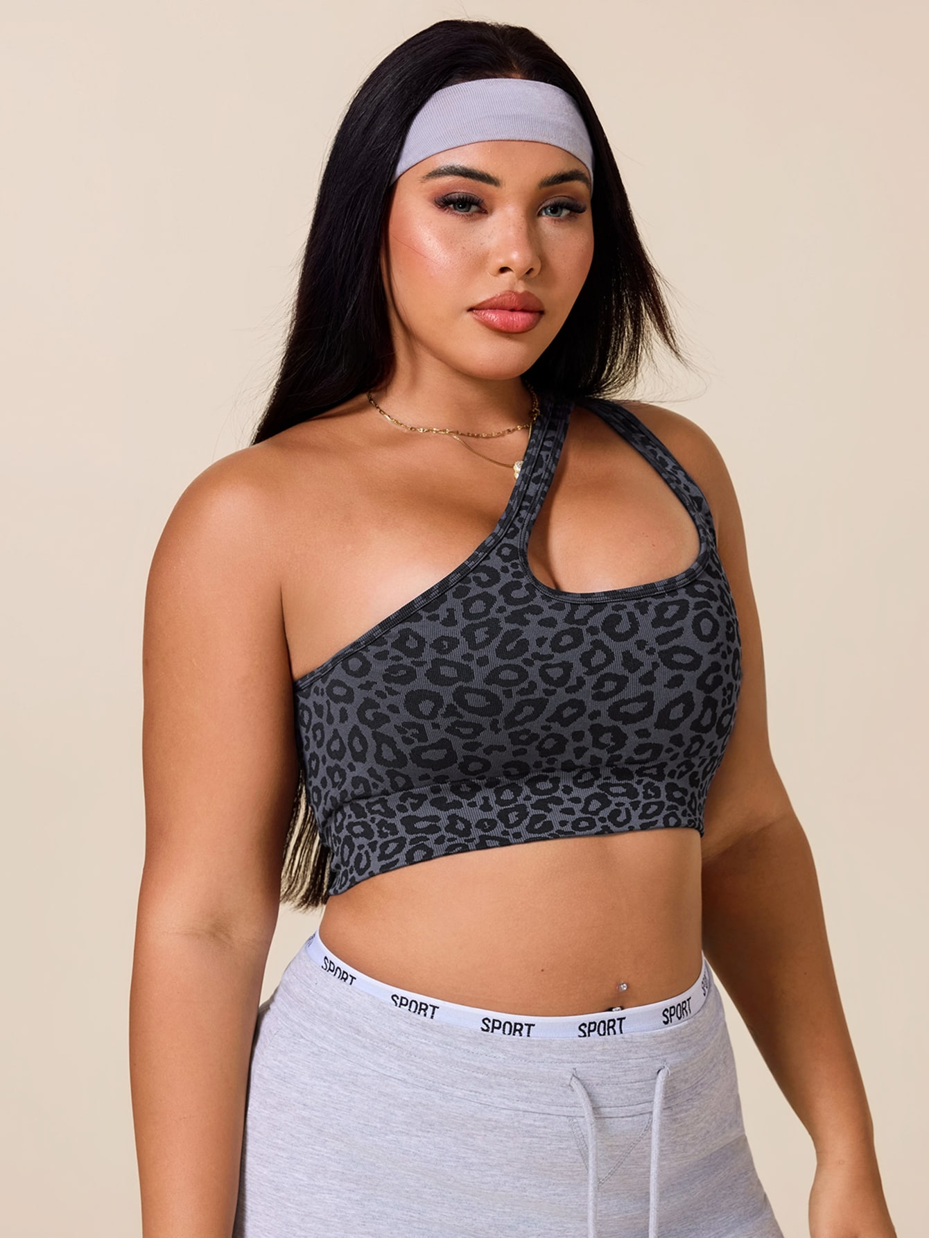 女性用プラスサイズ非対称スポーツブラ レオパード柄カットアウ - Asymmetric Top Women のレビューと価格