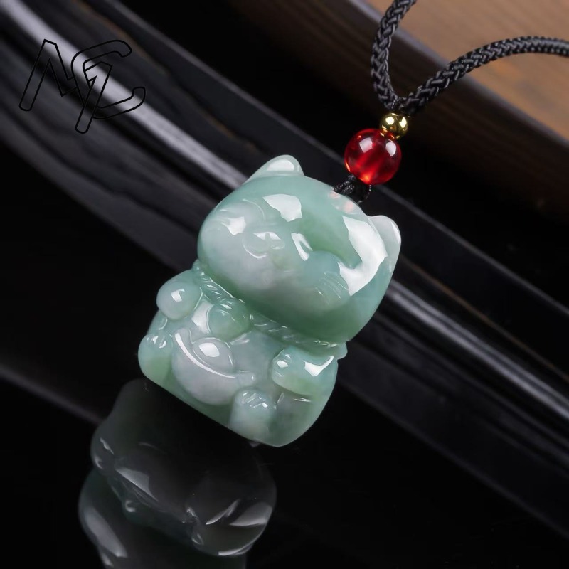 天然エメラルド翡翠の招き猫ペンダント ミャンマージェダイトネ - Women Fashion Necklace のレビューと価格