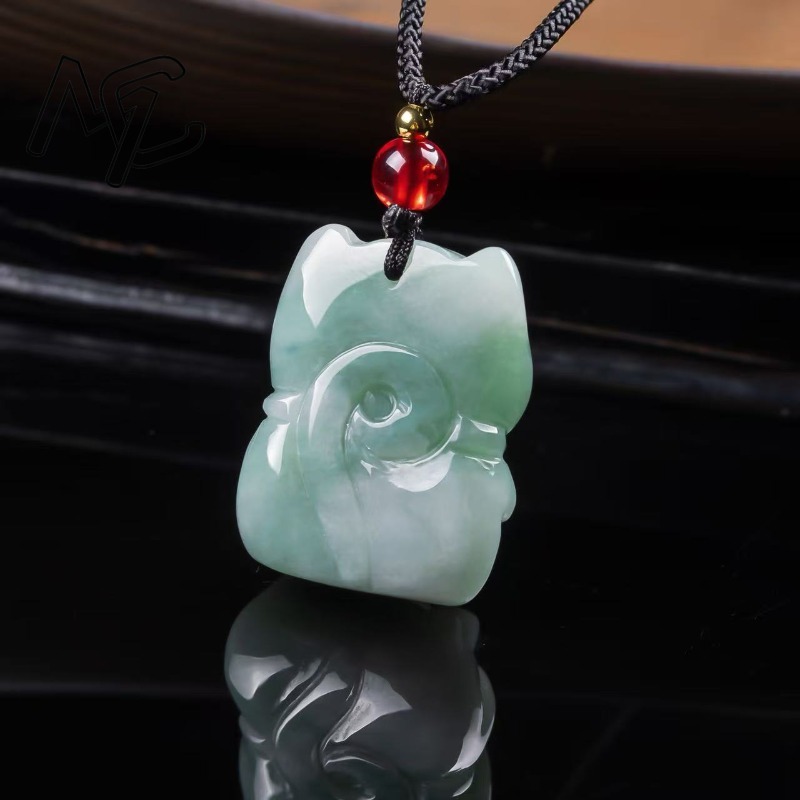 天然エメラルド翡翠の招き猫ペンダント ミャンマージェダイトネ - Women Fashion Necklace のレビューと価格