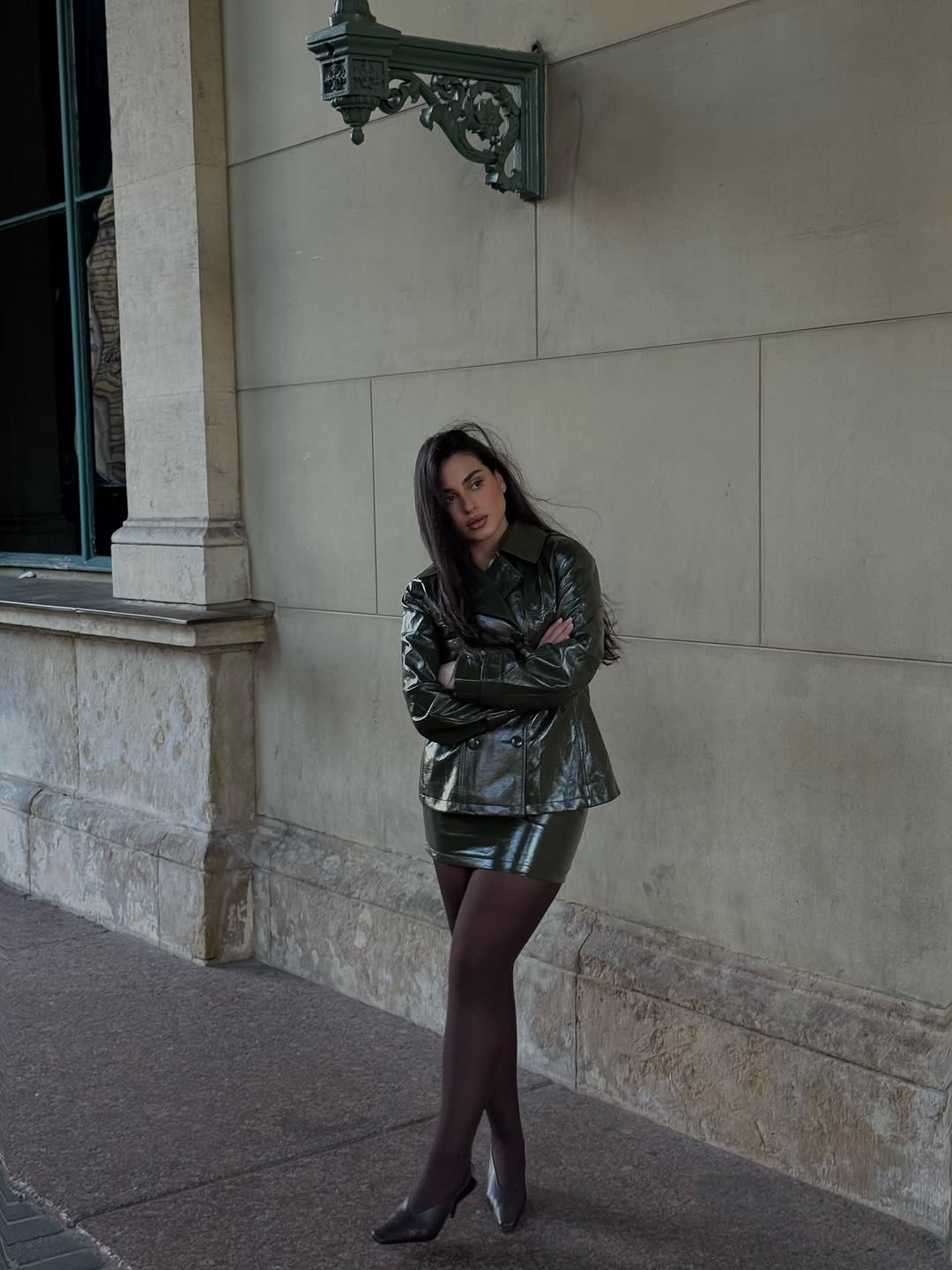 ダークブラウンのパテントレザースカート、ダブルブレストレザー - Women'S Fashion Leather Jacket のレビューと価格