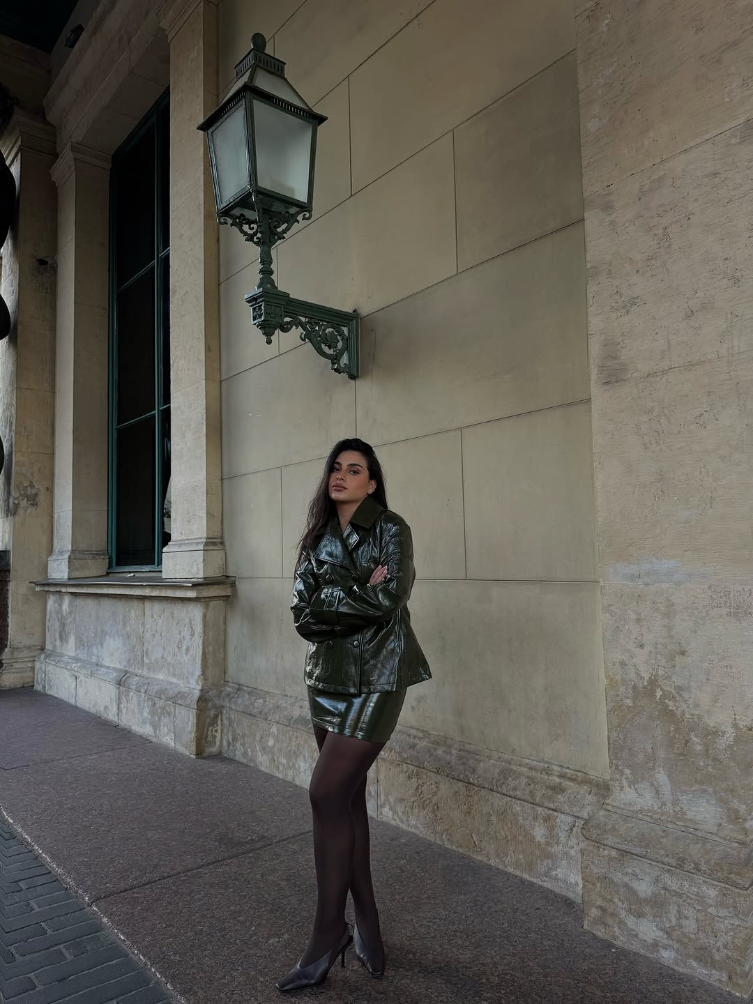 ダークブラウンのパテントレザースカート、ダブルブレストレザー - Women'S Fashion Leather Jacket のレビューと価格
