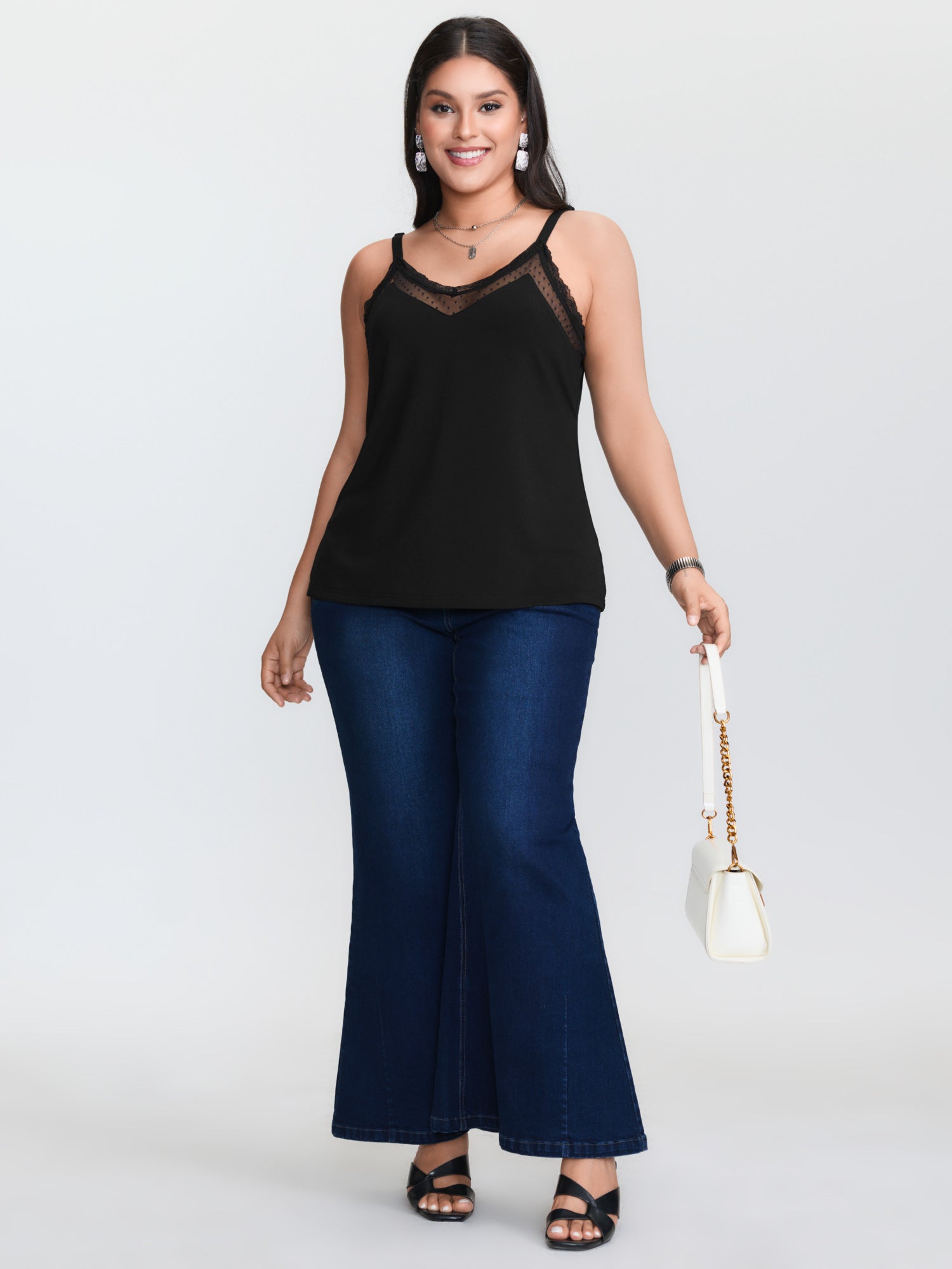 プラスサイズ対応の黒いニットキャミソール。コントラストカラー - V Neck Cami Top のレビューと価格